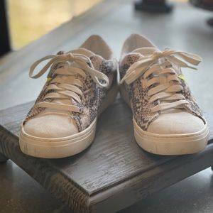 Steven tennis shoes